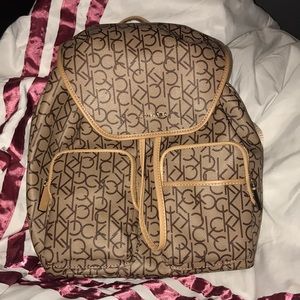 Beige/tan magnetic drawstring Calvin Klein bag 😻